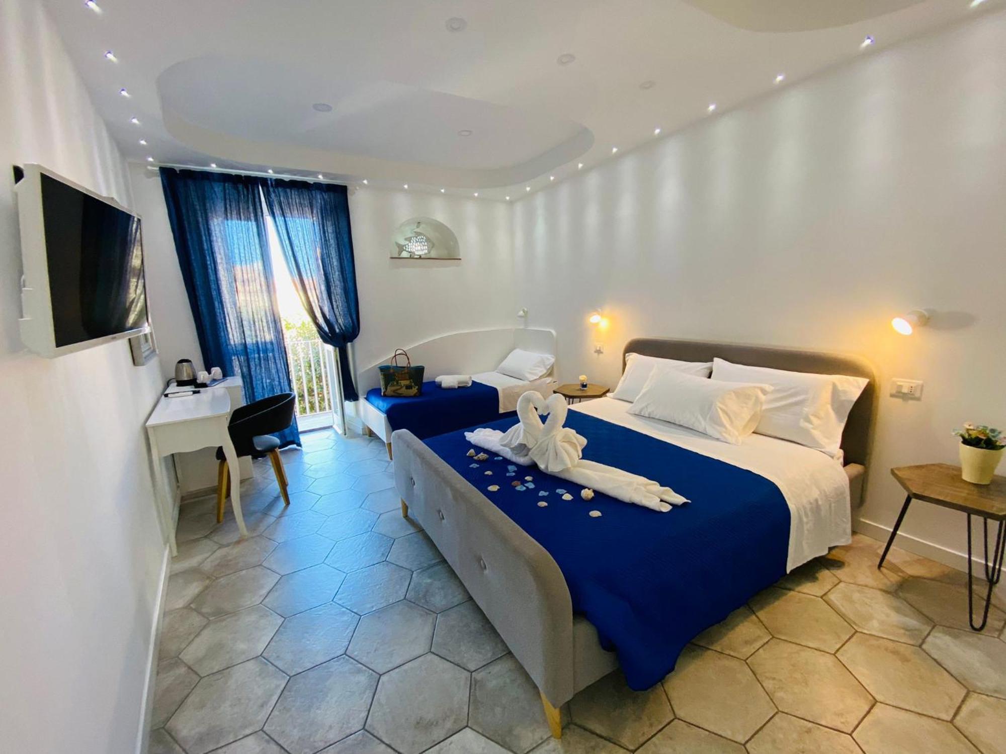 Отель Fior Dei Carmeliti Centre Тропея Экстерьер фото